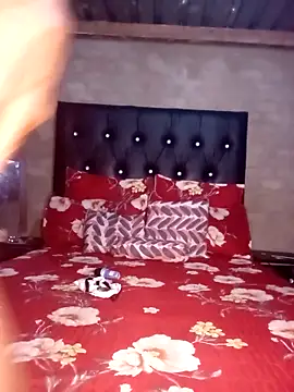 hoittytoittyxx online show from April 12, 6:00 pm