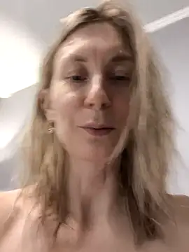 AvelinaLeoni online show from October 13, 6:38 am