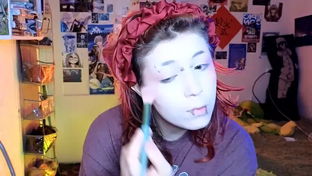 Alex Howell online show from December 5, 8:10 pm