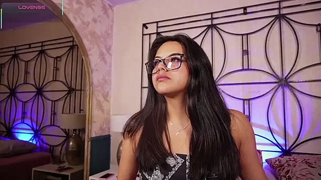 Sophia wilsonn  online show from December 17, 11:25 am