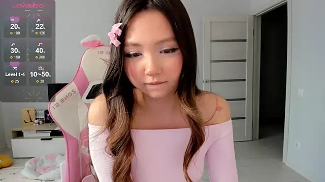 Fluffy Rose online show from April 1, 9:32 am