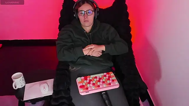 bonnie moon  online show from February 6, 8:56 pm