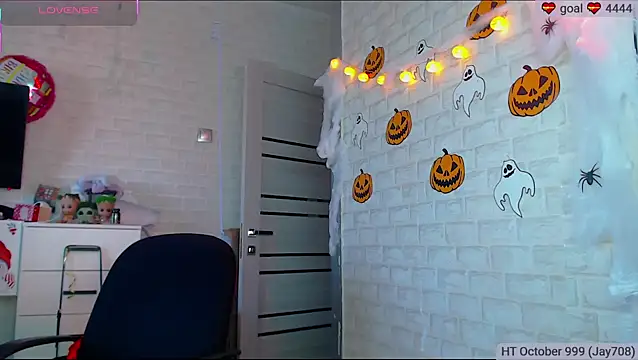 SuchCute online show from October 18, 2:47 am