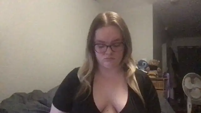 honeyyy24 online show from October 7, 6:34 pm