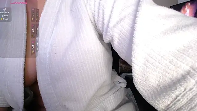 Snapshot of goddess_valXX chatting on September 17, 10:13 am goddess valXX online show from September 17, 10:13 am