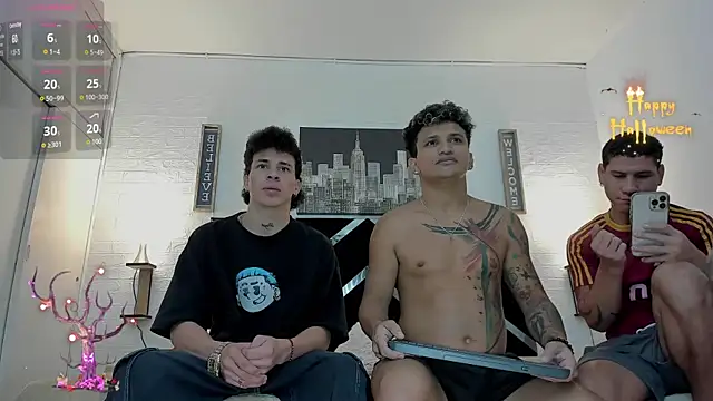 Snapshot of toyboys1 chatting on October 22, 6:07 am toyboys1 online show from October 22, 6:07 am