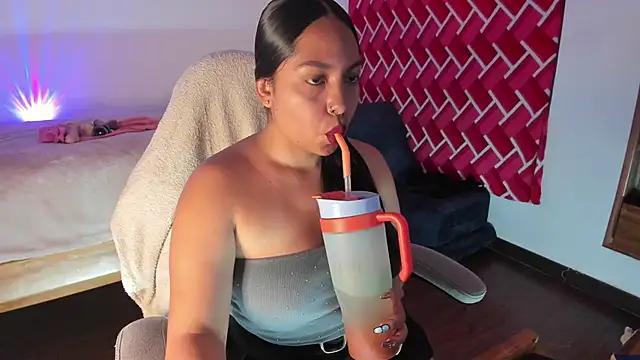 emiily15   online show from February 6, 9:29 pm