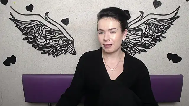 JasmineKouch online show from November 17, 1:01 pm