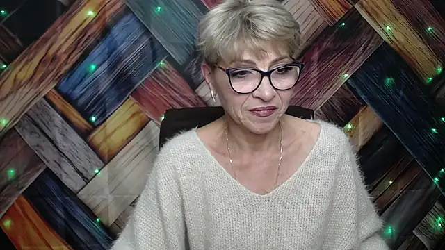 Snapshot of EllaBonito chatting on October 3, 5:34 am EllaBonito online show from October 3, 5:34 am