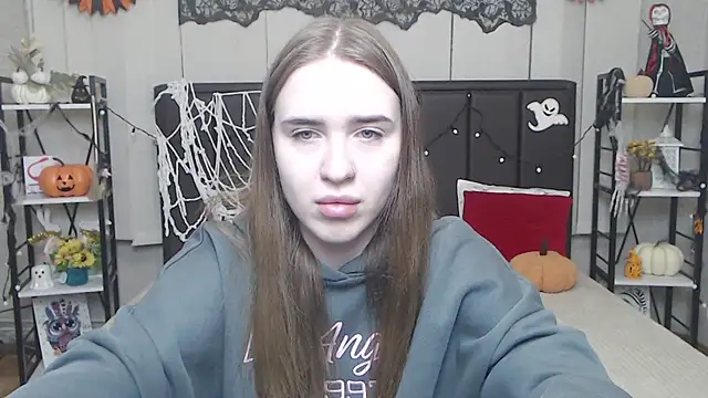 LauraHlot online show from November 2, 7:12 am