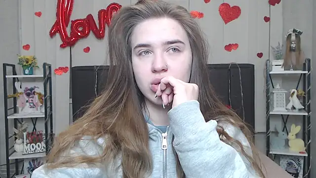 LauraHlot online show from February 10, 8:01 pm