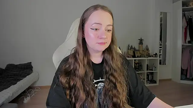 WalkingGirl online show from April 21, 11:01 pm