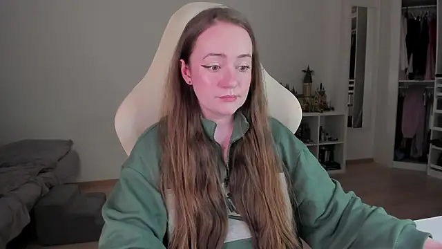 WalkingGirl online show from April 9, 10:26 pm