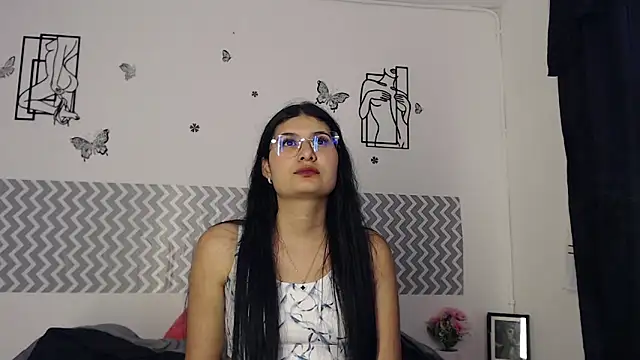 Snapshot of cloehonney chatting on October 3, 8:47 pm cloehonney online show from October 3, 8:47 pm