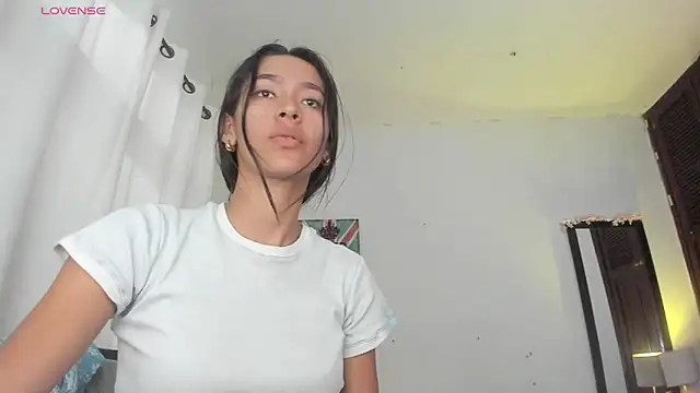 Snapshot of Sophie_sweett19 chatting on October 10, 8:14 pm Sophie sweett19 online show from October 10, 8:14 pm