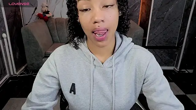 Violeth b online show from April 15, 1:11 pm