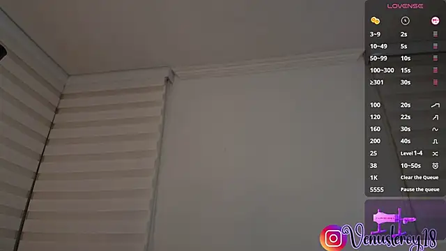 venusleroy  online show from November 9, 11:44 pm