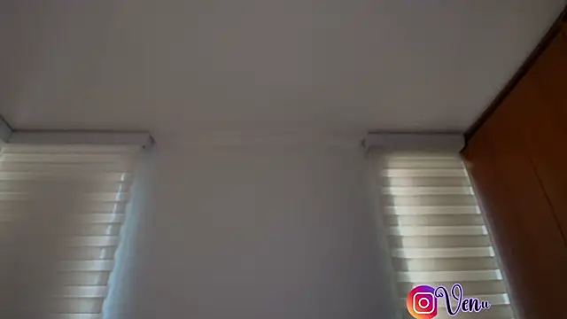 venusleroy  online show from November 23, 9:05 pm