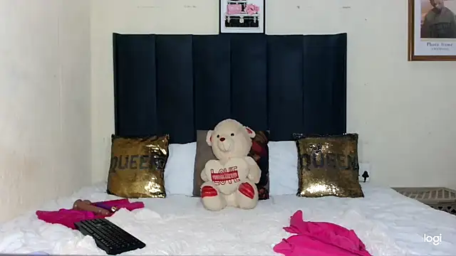 quenliyasa online show from September 28, 9:42 pm