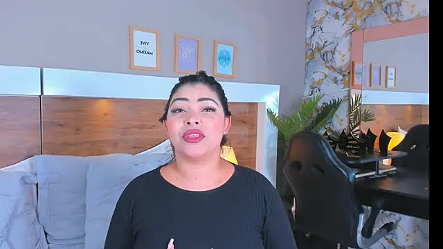 EmaBakker online show from April 7, 11:45 am