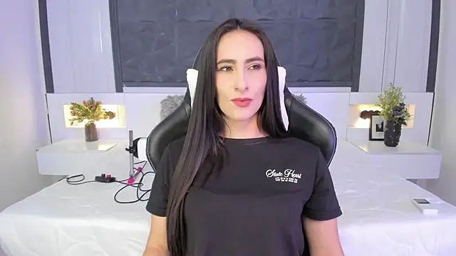 Snapshot of SaraGomez1 chatting on October 2, 4:01 pm SaraGomez1 online show from October 2, 4:01 pm