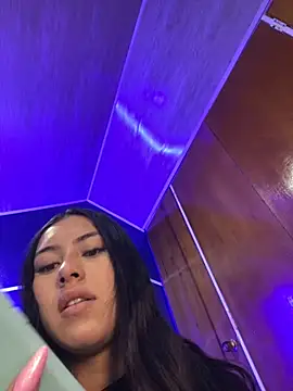 Snapshot of emily_22x chatting on September 22, 10:30 pm emily 22x online show from September 22, 10:30 pm