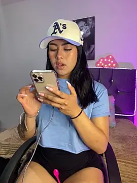 Snapshot of emily_22x chatting on October 12, 9:39 pm emily 22x online show from October 12, 9:39 pm