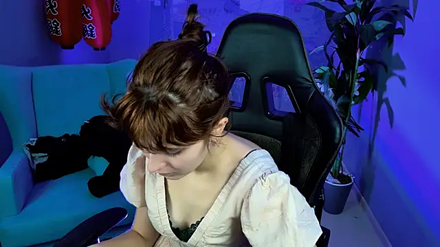 LolaAsmus online show from October 17, 7:55 am