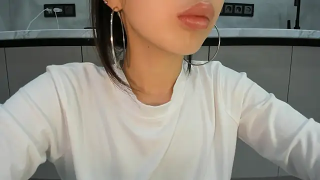 Mia Meow  online show from November 9, 11:44 pm