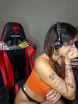 luuhcat09 online show from March 5, 1:56 am