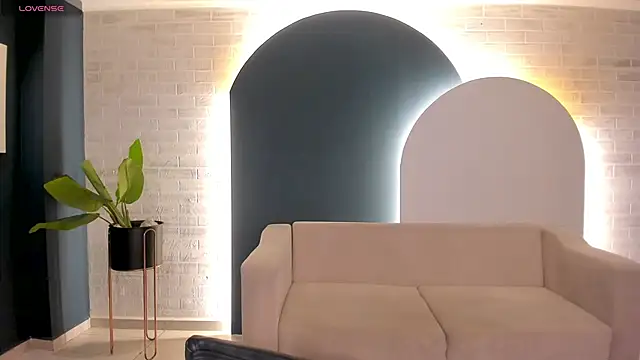 SavannahStorm online show from May 29, 1:20 pm