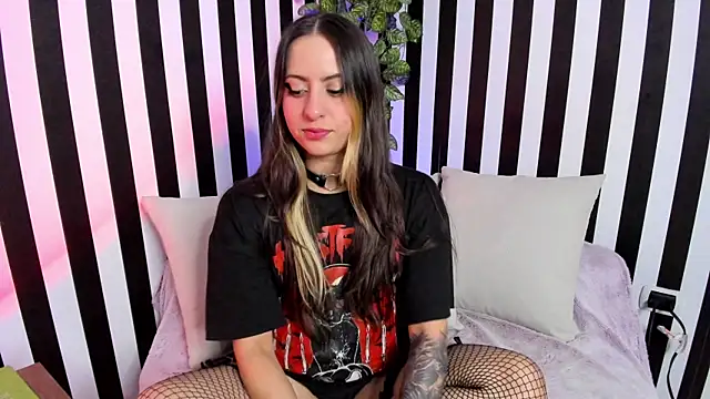 liz goth online show from April 21, 2:02 pm