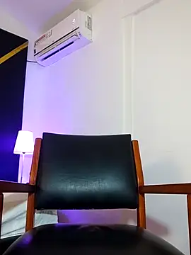 Adel Nesbiit online show from October 21, 7:51 pm