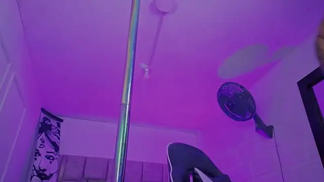 BonnieAnderson  online show from January 16, 11:45 pm