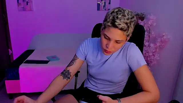 Charlee pink online show from November 10, 8:48 pm