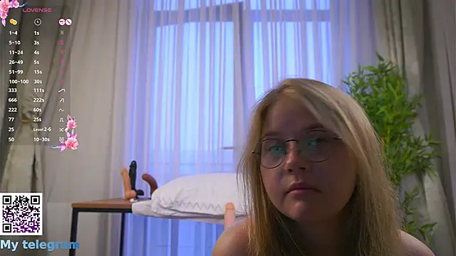 LynBardon online show from November 14, 4:34 am