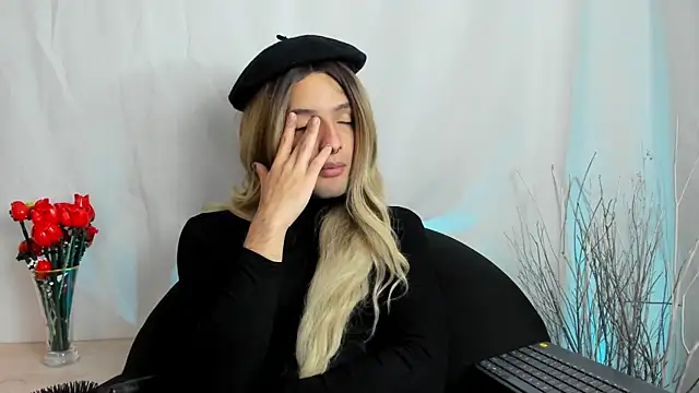 Snapshot of LukaCastillo chatting on October 31, 9:41 pm LukaCastillo online show from October 31, 9:41 pm