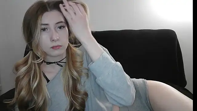 ErikaShyy online show from April 20, 11:57 am