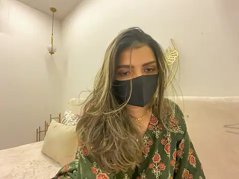 MaYaa  11 online show from April 7, 7:10 am