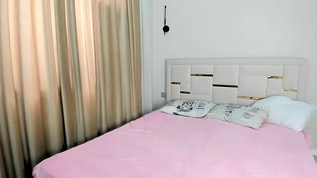 Lola Peach online show from April 17, 4:58 am