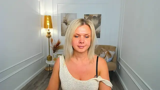 AgathaKlouin online show from April 7, 7:16 pm