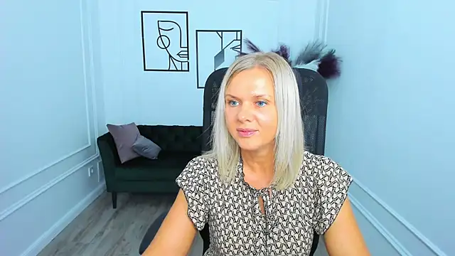 AgathaKlouin online show from November 9, 7:43 pm