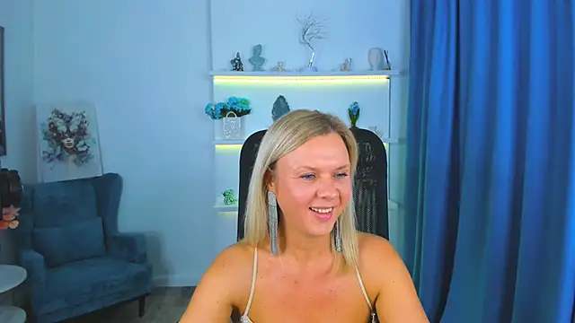 AgathaKlouin online show from November 29, 7:40 pm