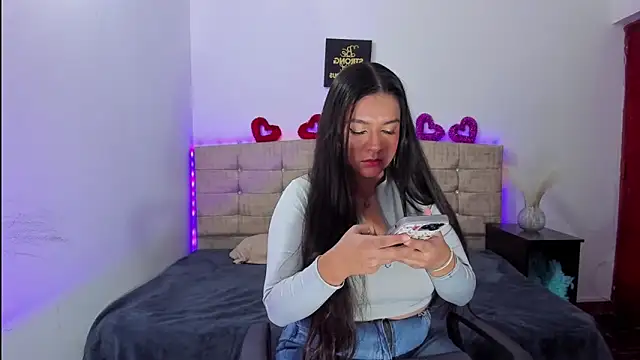 Alice Summer1 online show from December 1, 9:17 pm