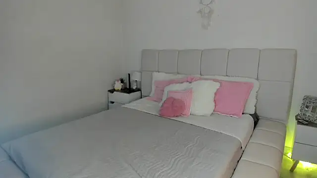 Ori valentina online show from March 31, 8:31 pm