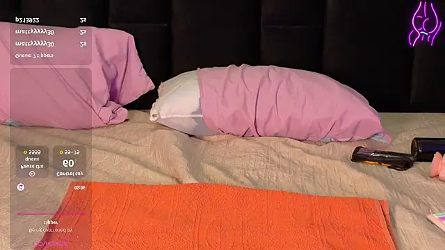 petitelittleebony online show from April 11, 7:45 am