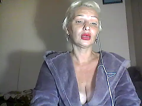 Snapshot of MaryJane441 chatting on October 1, 7:19 pm MaryJane441 online show from October 1, 7:19 pm