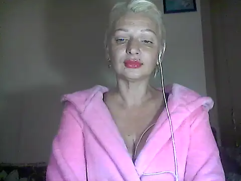 Snapshot of MaryJane441 chatting on October 14, 6:32 pm MaryJane441 online show from October 14, 6:32 pm