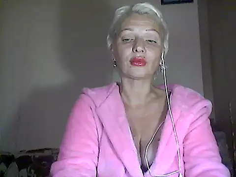 Snapshot of MaryJane441 chatting on October 16, 6:54 pm MaryJane441 online show from October 16, 6:54 pm