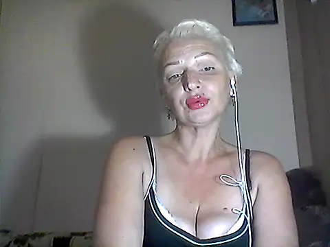 Snapshot of MaryJane441 chatting on September 26, 7:33 pm MaryJane441 online show from September 26, 7:33 pm